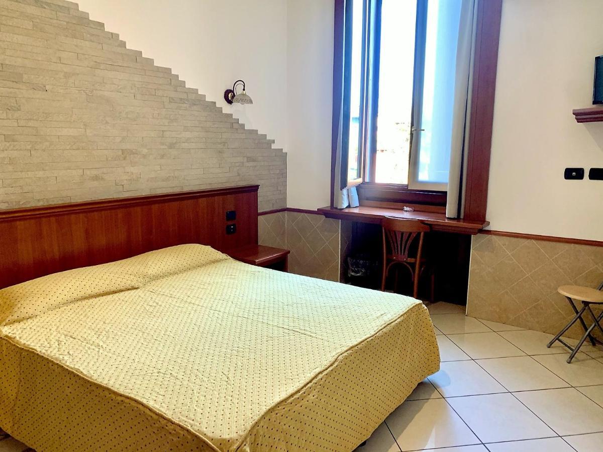 Hotel Astrid Μιλάνο Εξωτερικό φωτογραφία
