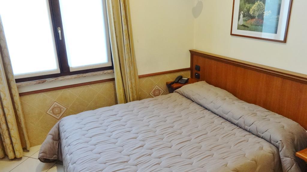 Hotel Astrid Μιλάνο Εξωτερικό φωτογραφία