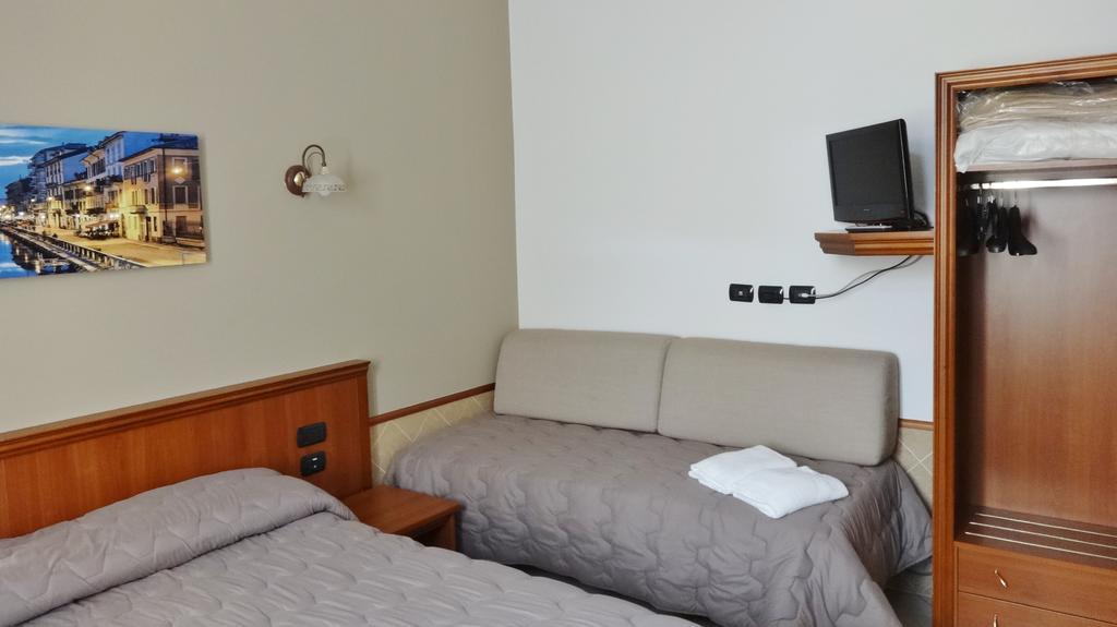 Hotel Astrid Μιλάνο Εξωτερικό φωτογραφία