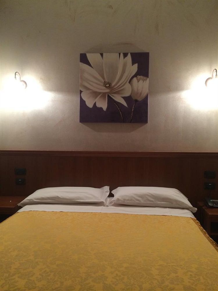 Hotel Astrid Μιλάνο Εξωτερικό φωτογραφία